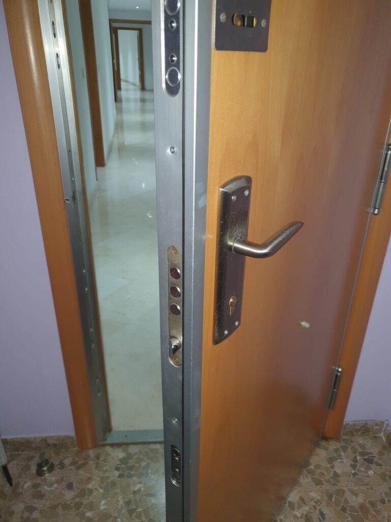Apertura de puertas El Parador de las Hortichuelas